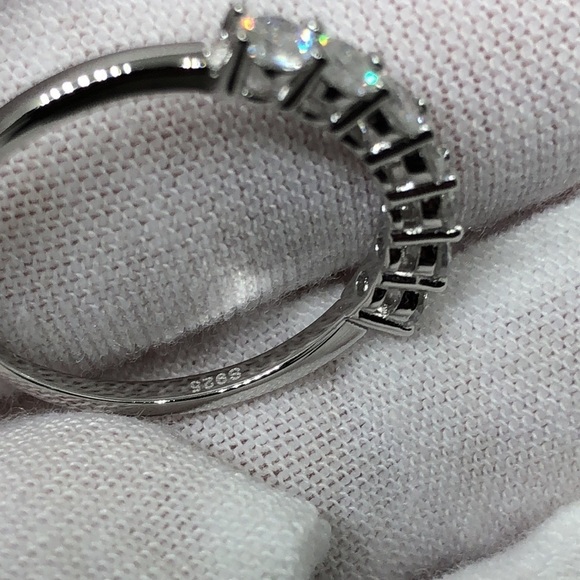 Ailmay Fine Jewelry Stirling Silver and Dazzling Zircon Ring Size 7 - Picture 8 of 13